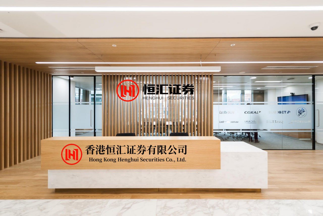 翼牛网 何九华官宣当爸不认娃妈？王鸥5年隐忍换去父留子太唏嘘